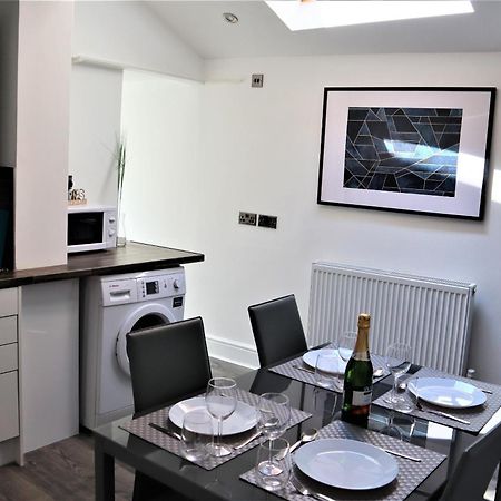 Victoria 4 Bedroom Serviced House Short Lets - Near Northampton Gen Hosp & Town Centre Exterior photo