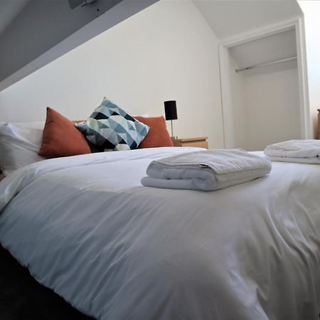 Victoria 4 Bedroom Serviced House Short Lets - Near Northampton Gen Hosp & Town Centre Exterior photo