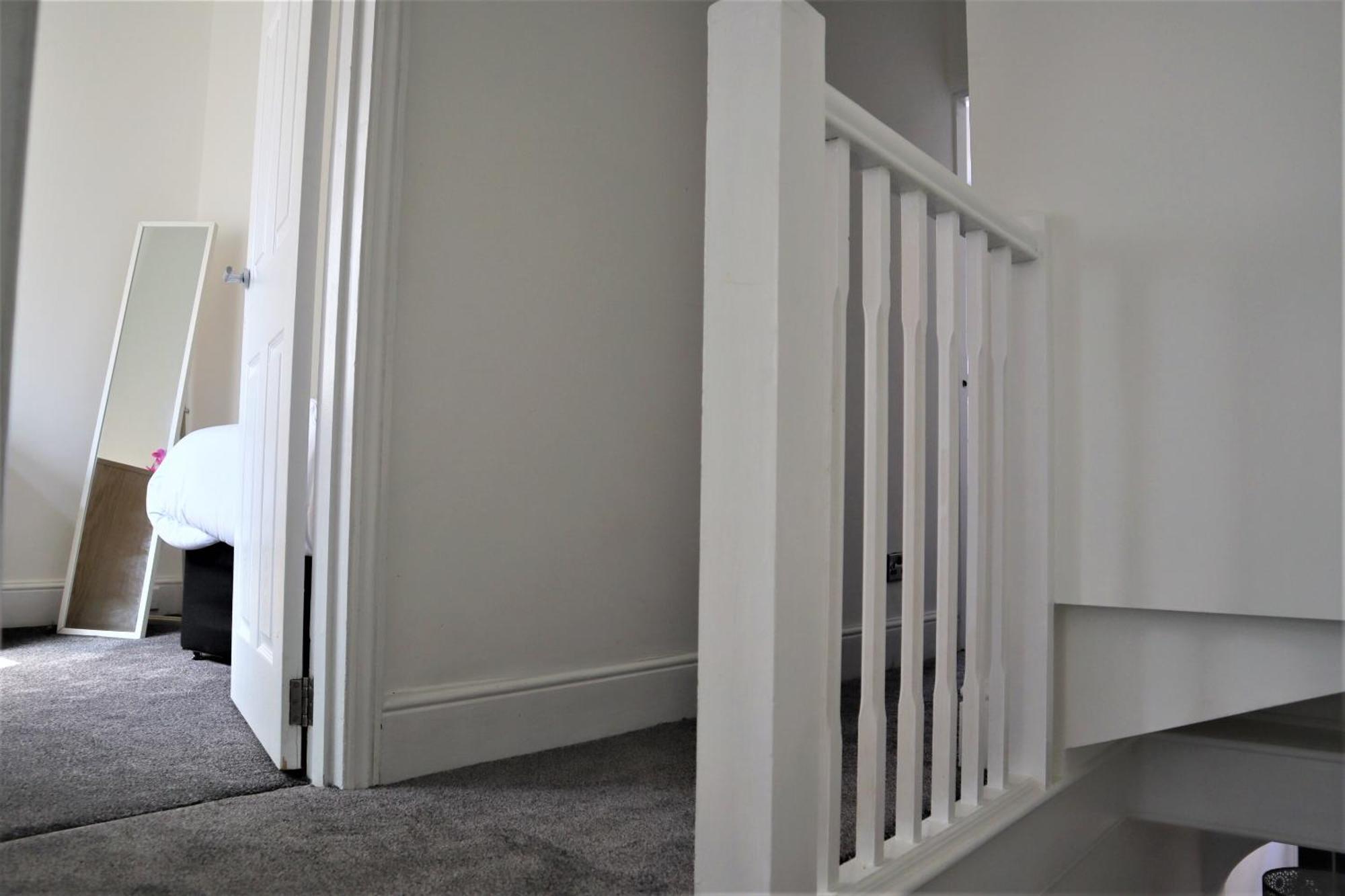 Victoria 4 Bedroom Serviced House Short Lets - Near Northampton Gen Hosp & Town Centre Exterior photo